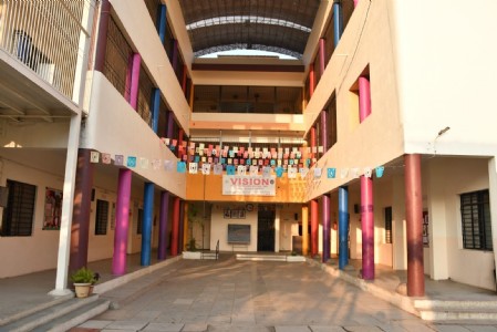 Vision English Medium School, Wai